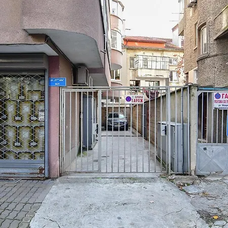 Budget 1br Flat Downtown Varna