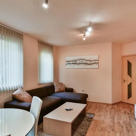 Budget 1br Flat Downtown Varna